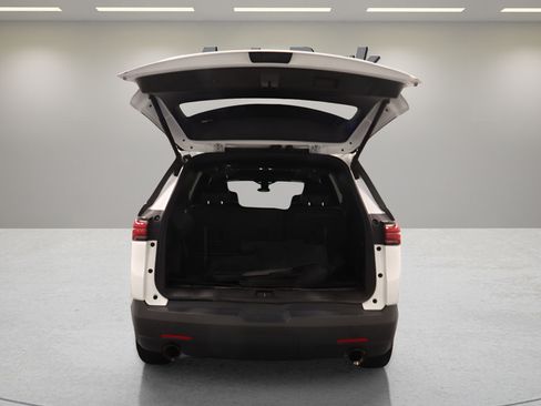 Used 2022 Chevrolet Traverse RS w/ LPO, Floor Liner Package AWD/4WD image 18