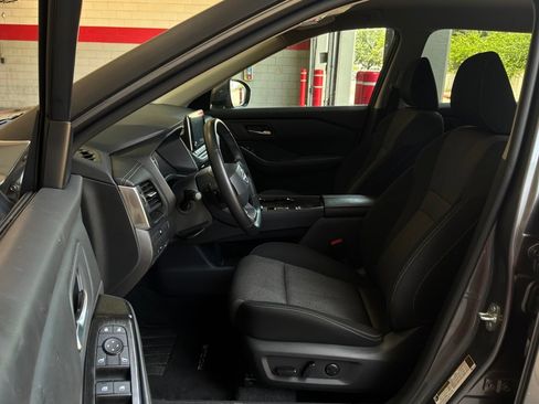 Used 2025 Nissan Rogue SV FWD image 10