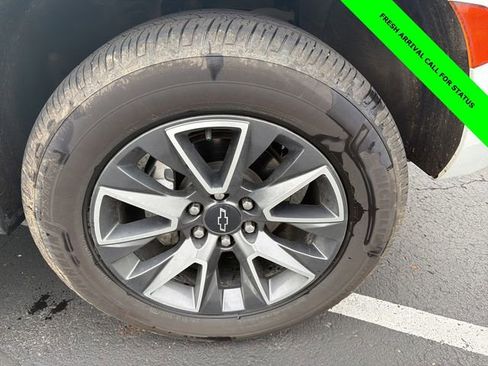 Used 2024 Chevrolet Suburban Z71 w/ Luxury Package image 4