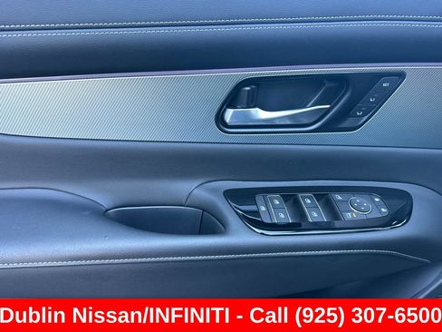 Used 2025 Nissan Murano SL w/ Cargo Package AWD/4WD image 12