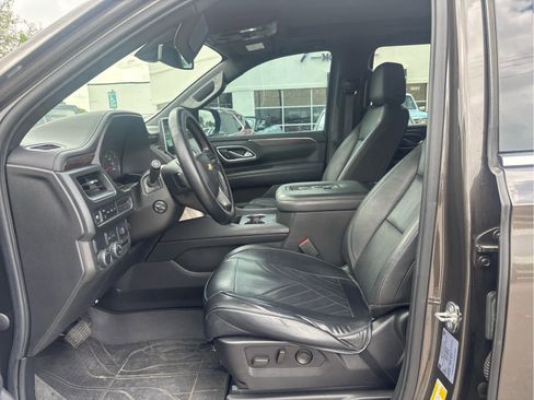 Used 2021 Chevrolet Tahoe LT w/ LT Signature Package image 5