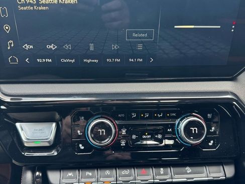 Certified 2025 GMC Sierra 1500 AT4 w/ AT4 Premium Package image 13