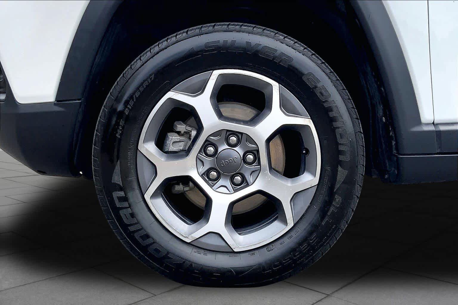 Used 2022 Jeep Compass Trailhawk AWD/4WD image 10