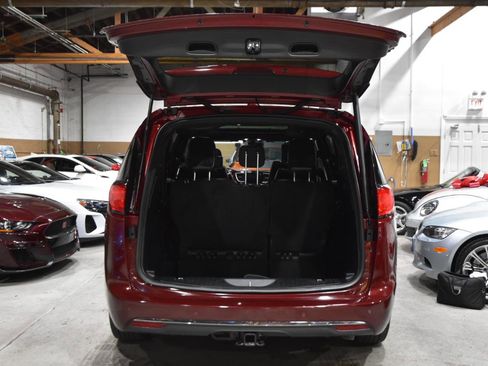 Used 2020 Chrysler Pacifica Limited FWD image 61