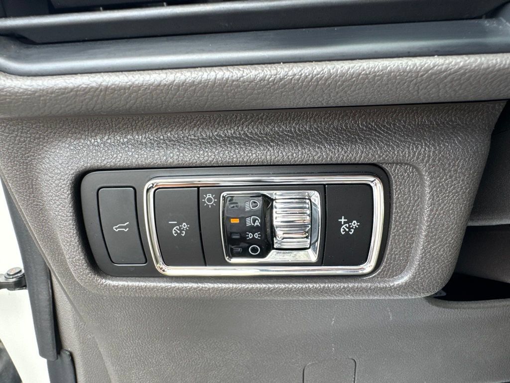 Used 2023 Lincoln Corsair FWD image 16