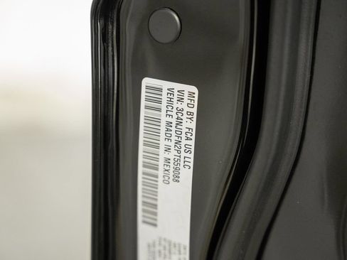 Certified 2023 Jeep Compass Latitude AWD/4WD image 29