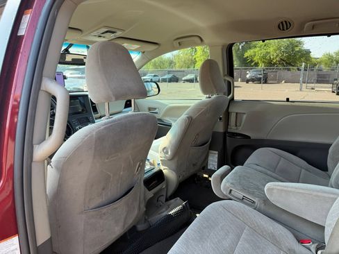 Used 2017 Toyota Sienna LE FWD image 10