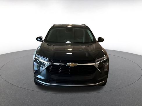 Used 2025 Chevrolet Trax LT FWD image 4