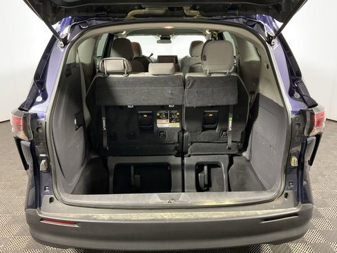 Used 2023 Toyota Sienna LE AWD/4WD image 14