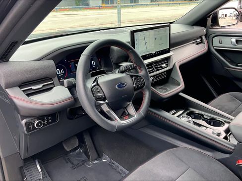 Used 2025 Ford Explorer ST AWD/4WD image 17