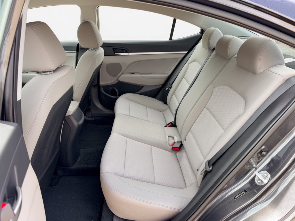 Used 2020 Hyundai Elantra SE FWD image 25