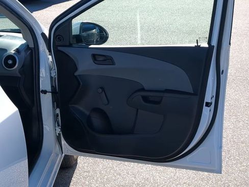 Used 2020 Chevrolet Sonic LT image 43