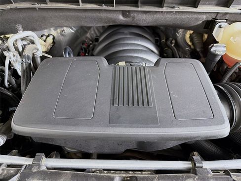 Used 2025 Chevrolet Tahoe LT image 31