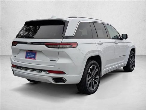 Used 2022 Jeep Grand Cherokee Overland AWD/4WD image 5