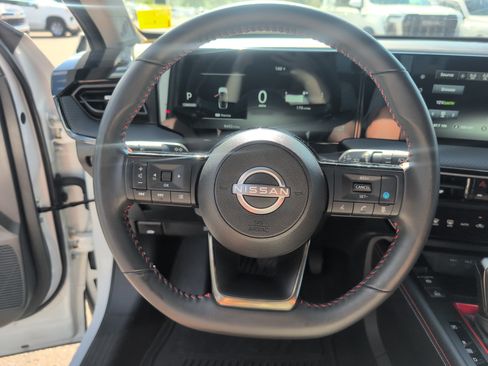 Used 2025 Nissan Kicks SR FWD image 21