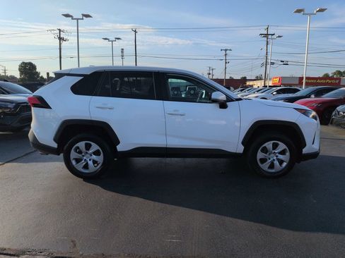 Used 2022 Toyota RAV4 LE w/ Carpet Mat Package (TMS) FWD image 6