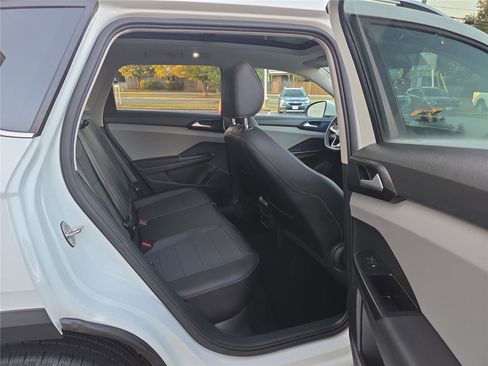 Used 2022 Volkswagen Taos SE image 30