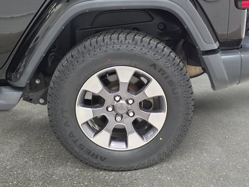 Used 2018 Jeep Wrangler Unlimited Sahara w/ LED Lighting Group AWD/4WD image 32