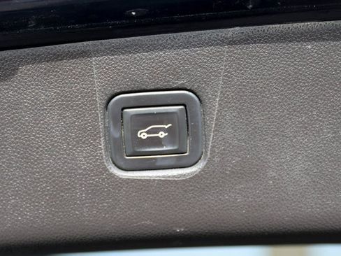 Used 2020 Chevrolet Blazer LT image 9