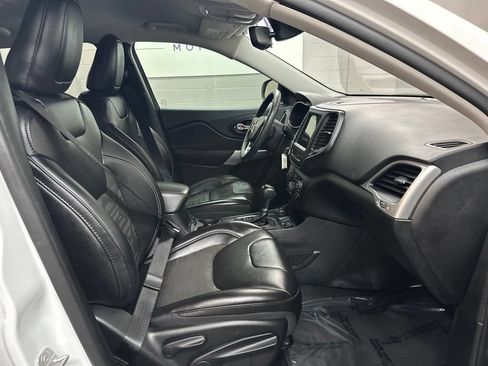 Used 2022 Jeep Cherokee Latitude AWD/4WD image 19