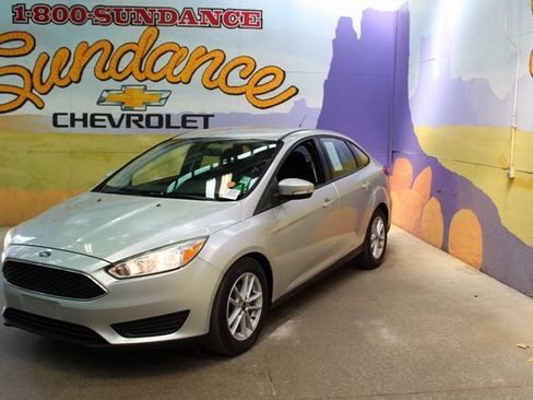 Used 2017 Ford Focus SE image 2