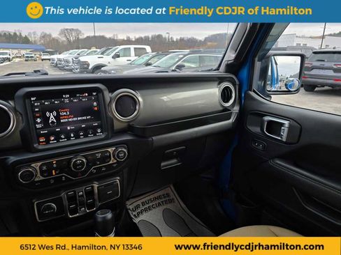 Used 2022 Jeep Gladiator Overland w/ Cold Weather Group image 19
