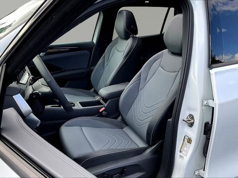 New 2026 Volkswagen Tiguan SE R-Line image 19