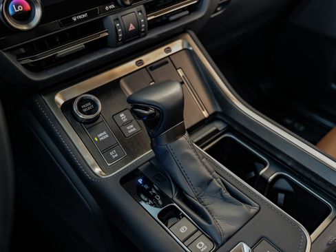 Used 2025 Lexus GX 550 image 52