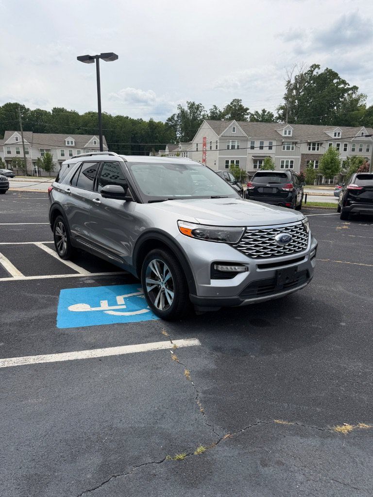 Used 2020 Ford Explorer Platinum w/ Premium Technology Package AWD/4WD image 3