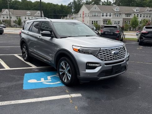 Used 2020 Ford Explorer Platinum w/ Premium Technology Package AWD/4WD image 3