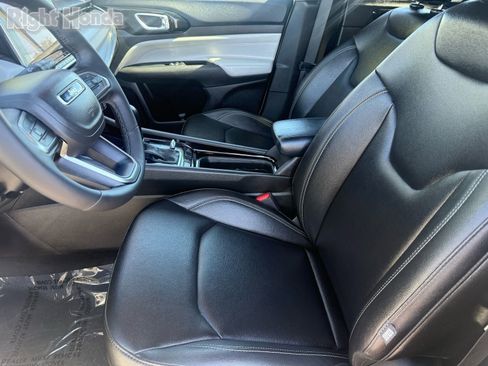 Used 2025 Jeep Compass Limited image 13