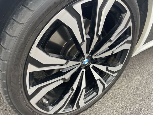 Used 2023 BMW X7 M60i image 10