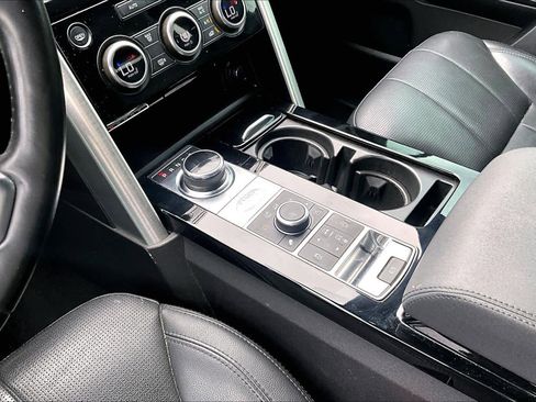 Used 2019 Land Rover Discovery HSE image 16
