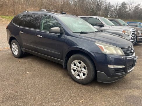 Used 2015 Chevrolet Traverse LS image 2