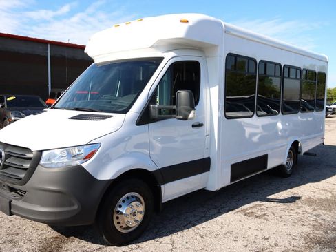 Used 2022 Mercedes-Benz Sprinter 3500 image 5