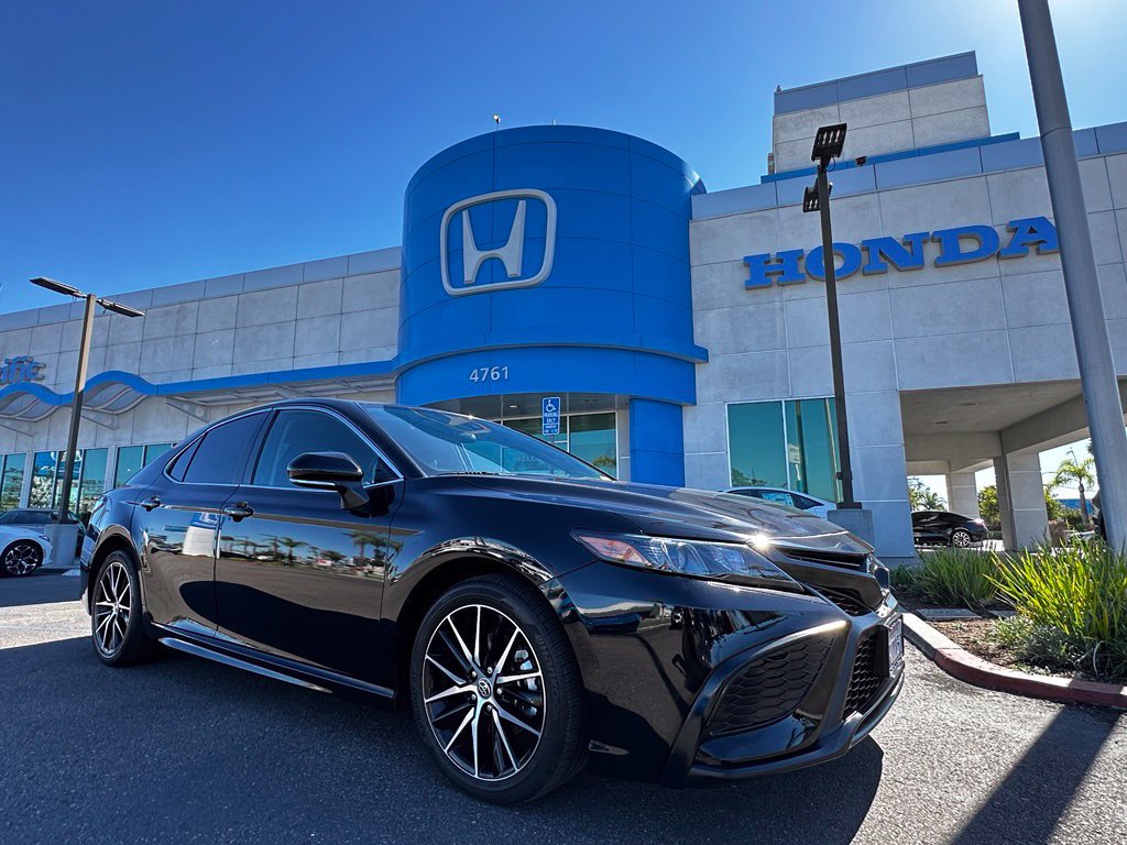 Used 2024 Toyota Camry SE FWD image 2