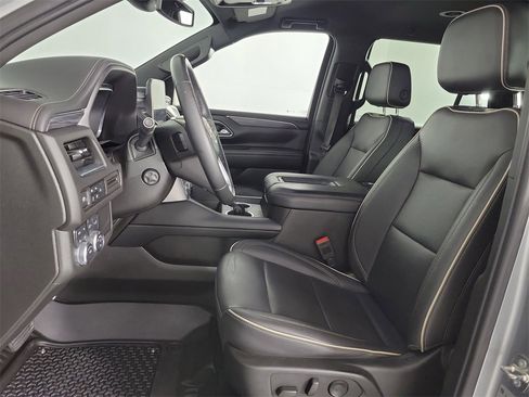 Used 2023 GMC Yukon SLT w/ SLT Luxury Package image 17