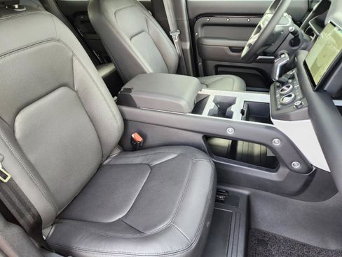 New 2025 Land Rover Defender 110 X-Dynamic SE image 9