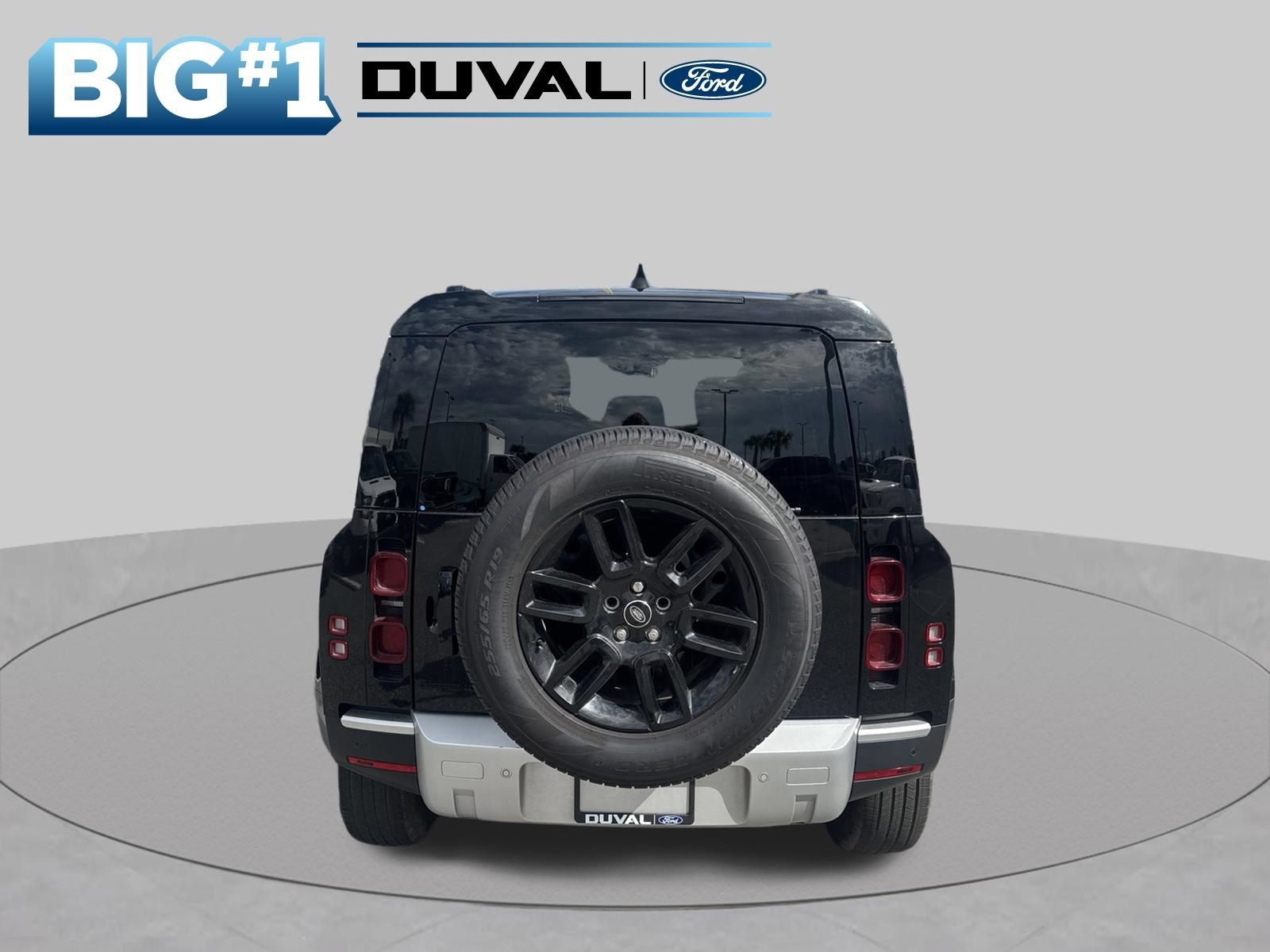 Used 2025 Land Rover Defender 110 S AWD/4WD image 4