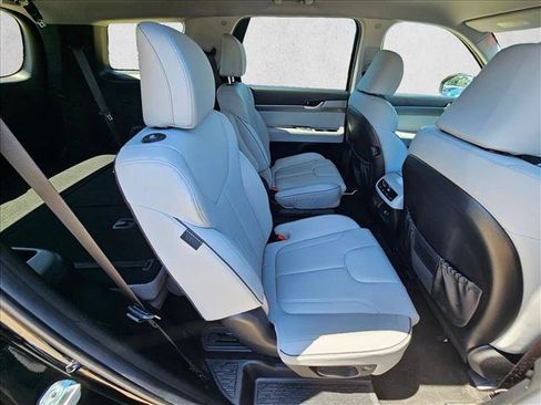 Used 2025 Hyundai Palisade SEL FWD image 19