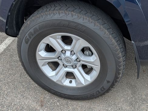 Used 2024 Toyota 4Runner SR5 AWD/4WD image 5