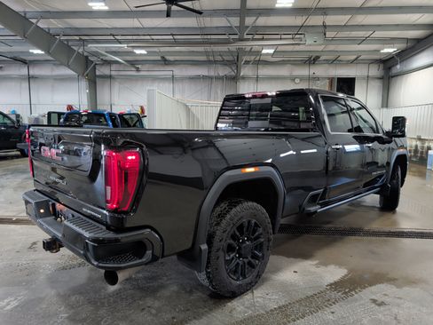 Used 2023 GMC Sierra 2500 Denali w/ Denali Black Diamond Edition AWD/4WD image 3