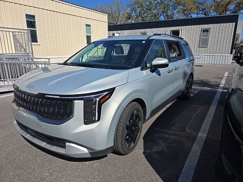 Certified 2025 Kia Carnival EX image 2