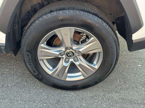Used 2024 Toyota RAV4 XLE FWD image 11