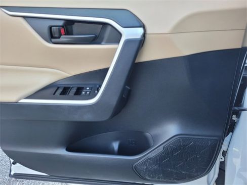 Used 2022 Toyota RAV4 LE image 21