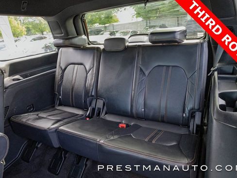 Used 2022 Ford Expedition Platinum image 4