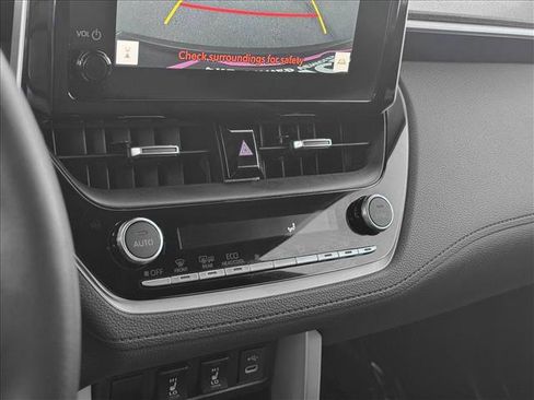 Certified 2025 Toyota Corolla Cross XLE image 14