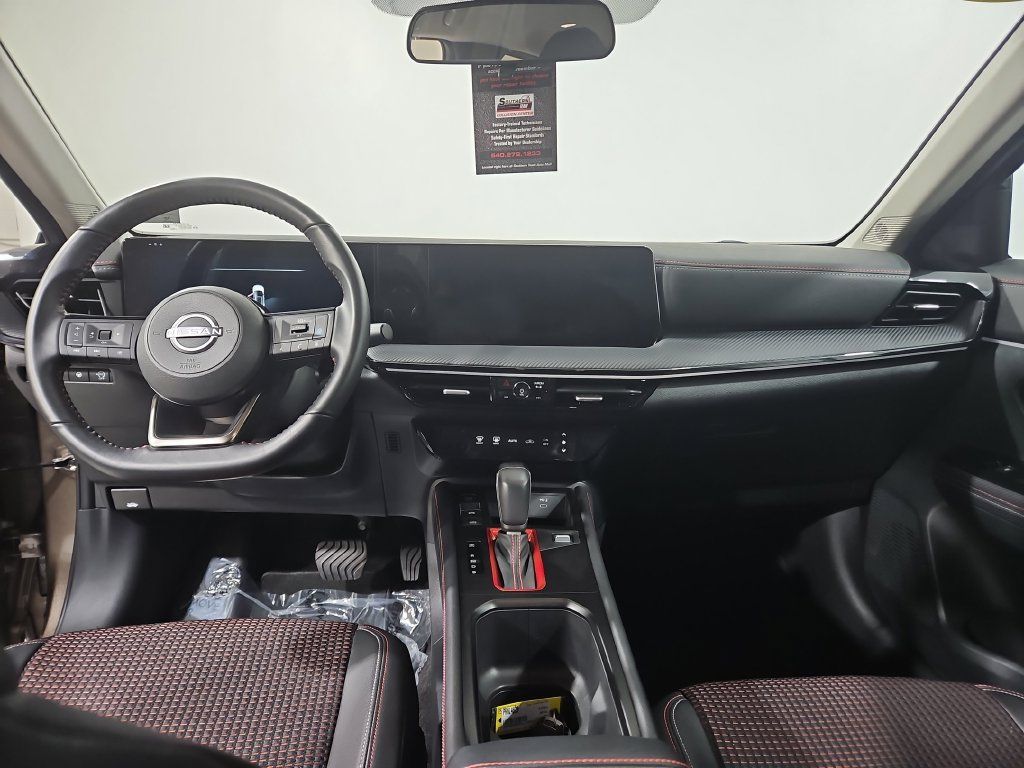 Certified 2025 Nissan Kicks SR FWD image 19