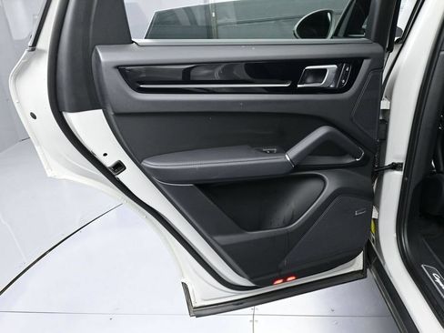 Certified 2023 Porsche Cayenne AWD/4WD image 23