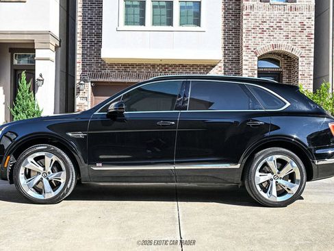 Used 2018 Bentley Bentayga image 3